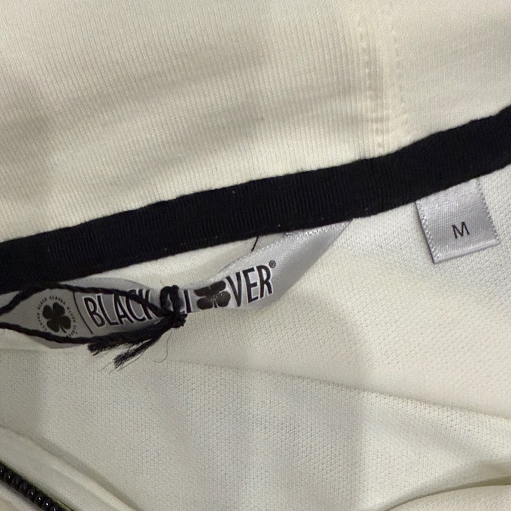 Black Clover Men's White Short Sleeve Hoodie - Picture 5 of 5